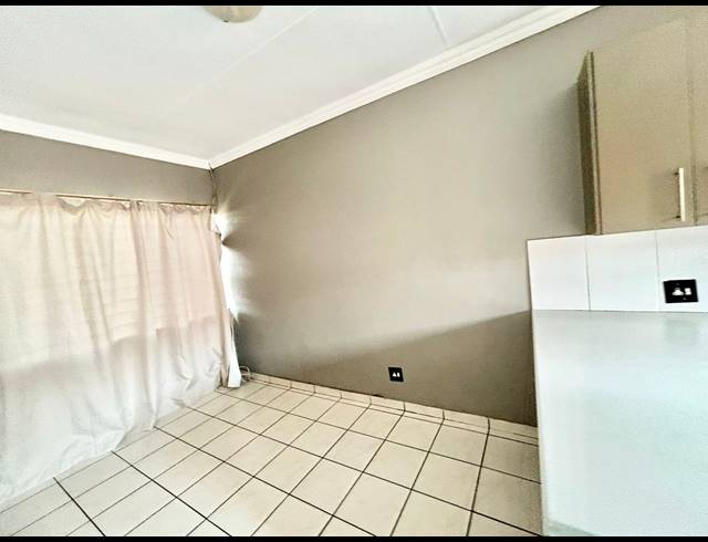 2 BEDROOM TOWNHOUSE FOR SALE IN ANNADALE